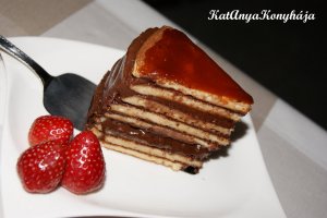 Dobos-bögrés palacsinta torta